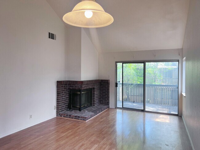 Foto del edificio - 496 Lancaster Ln