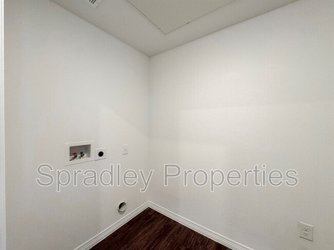 Building Photo - 1124 W Ave O