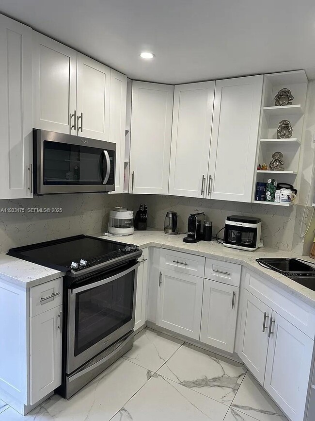 Building Photo - 14980 SW 49th Ln