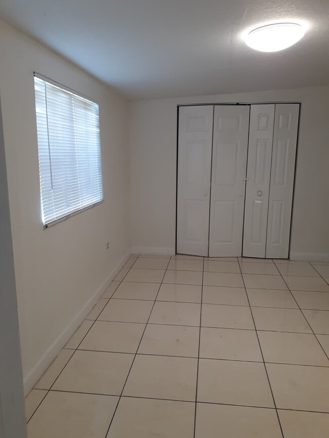 3rd bedroom - 1331 W 51st Pl