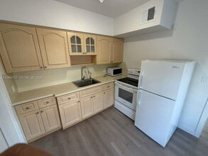 Building Photo - 4000 SW 16th Terrace