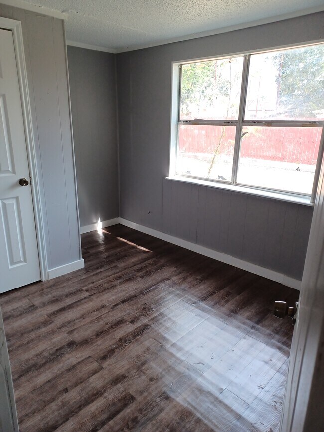 Building Photo - 202 S Libertad St