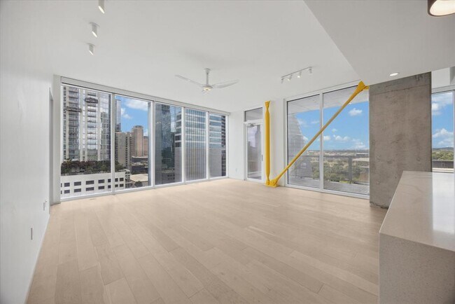 Foto del edificio - 301 West Ave