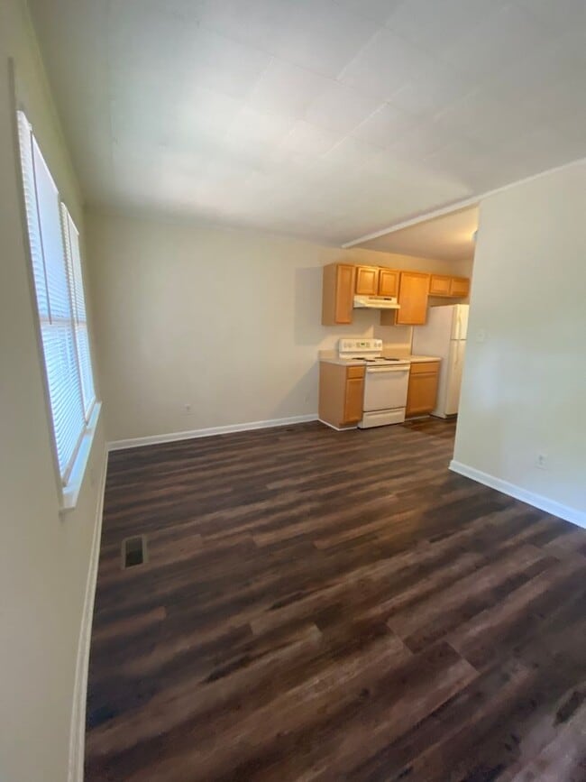 Building Photo - 1011