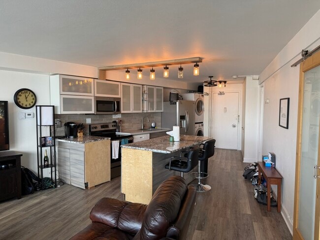 Foto del edificio - 300 N State St