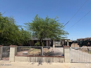 Building Photo - 2942 W Yuma St