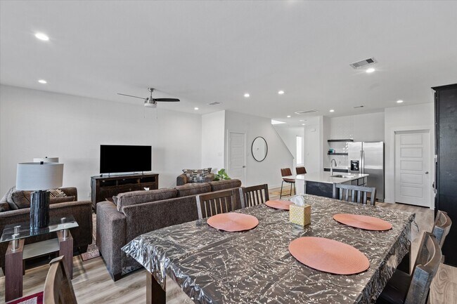 Building Photo - 3215 Rainwood Gate Dr