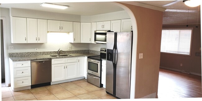 Building Photo - 358 Emporia St