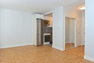 Building Photo - 263 Russell Hill Rd