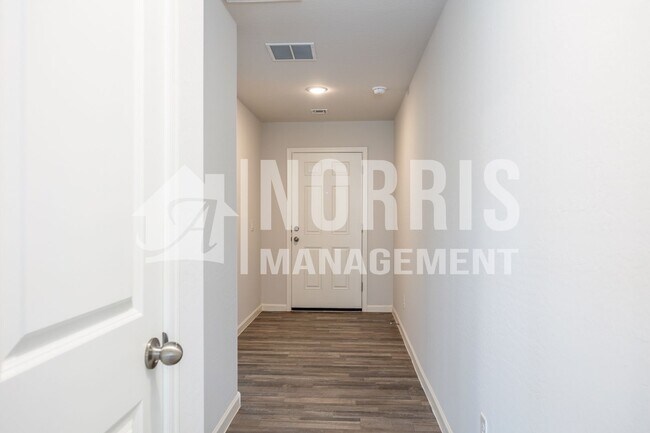 Building Photo - Large Home in Coolidge