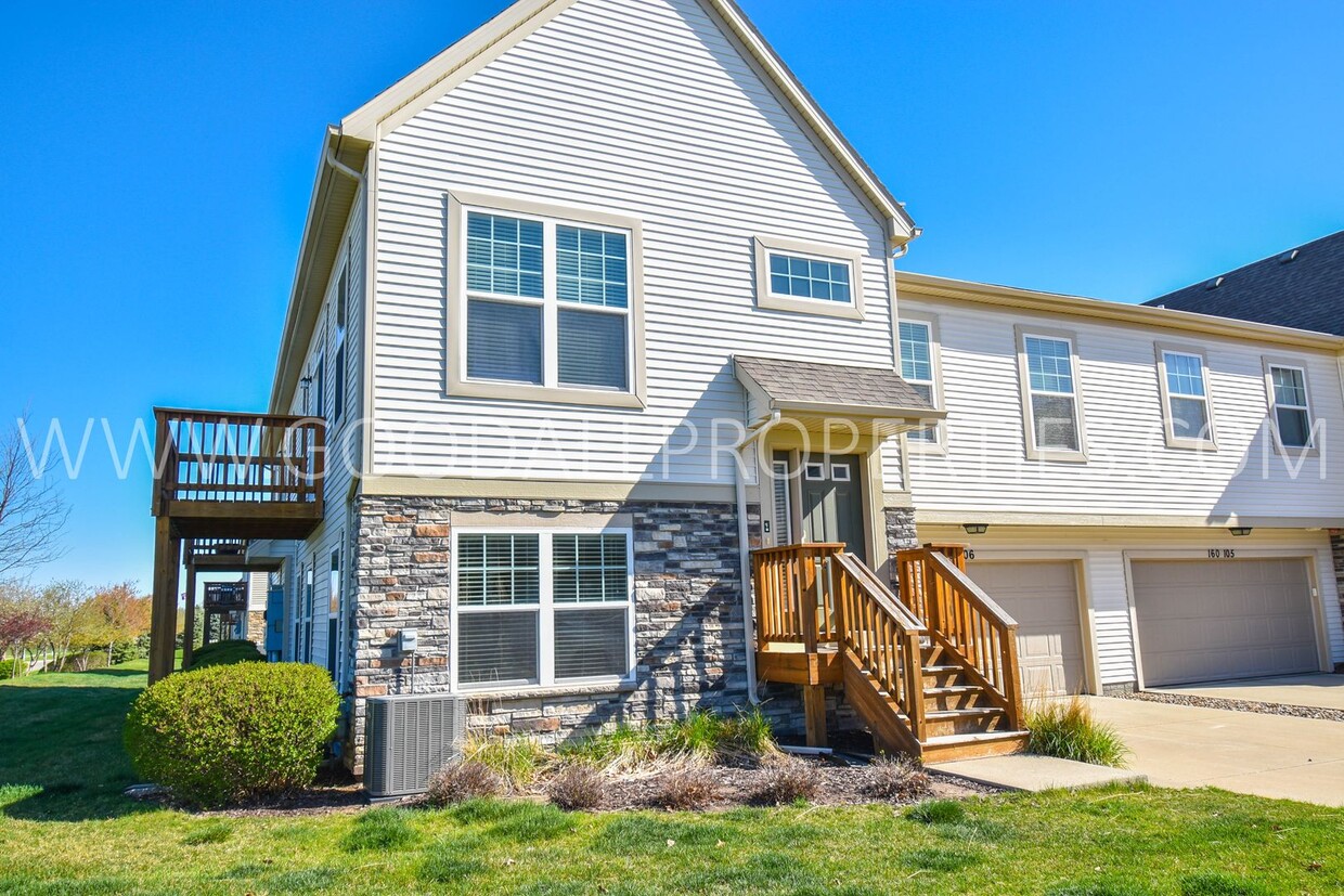 Primary Photo - 2 Bedroom 2.5 Bath Townhome in West DesMoines