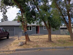 Building Photo - 528 Delta St