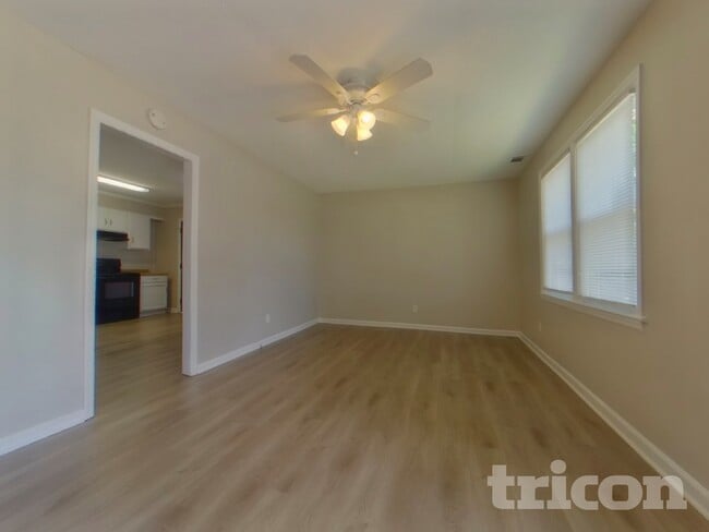 Building Photo - 325 Cinda Leigh Dr