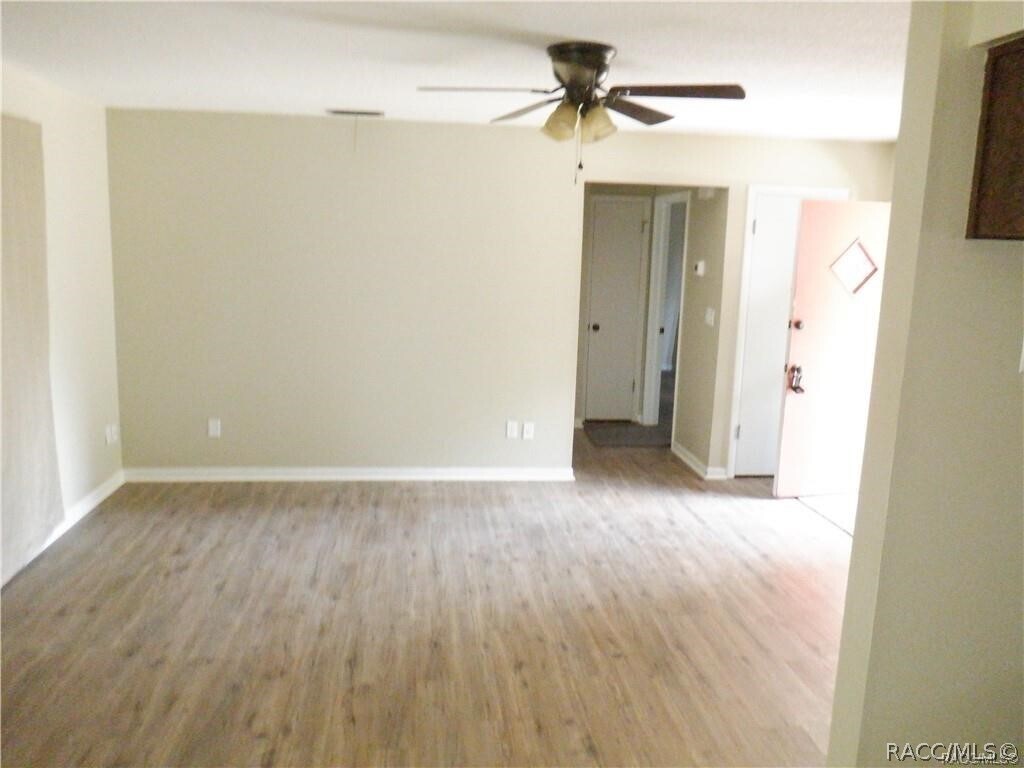 Building Photo - 9513 E Village Green Cir