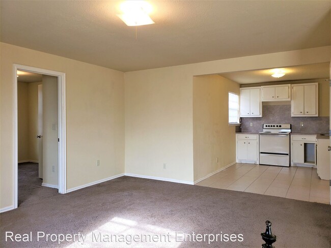 Building Photo - 2 br, 1 bath House - 422 1/2 UP S 4th St
