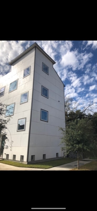 Building Photo - 1630 W 24th St