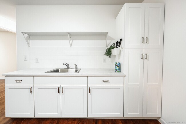 Foto del edificio - 736 Howe Ave