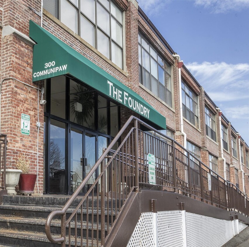 Primary Photo - 300 Communipaw Ave