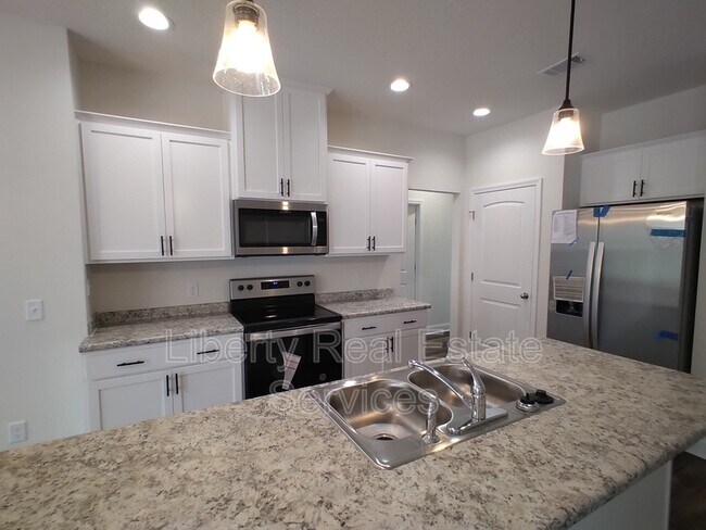 Foto del edificio - 584 Grayson Ave