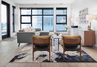 Building Photo - Raymond Block