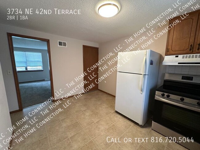 Building Photo - 3734 NE 42nd Terrace