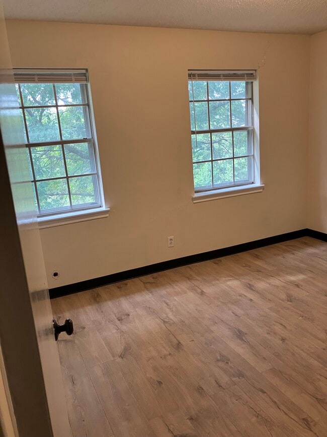 Building Photo - 626 Trailwood Ct