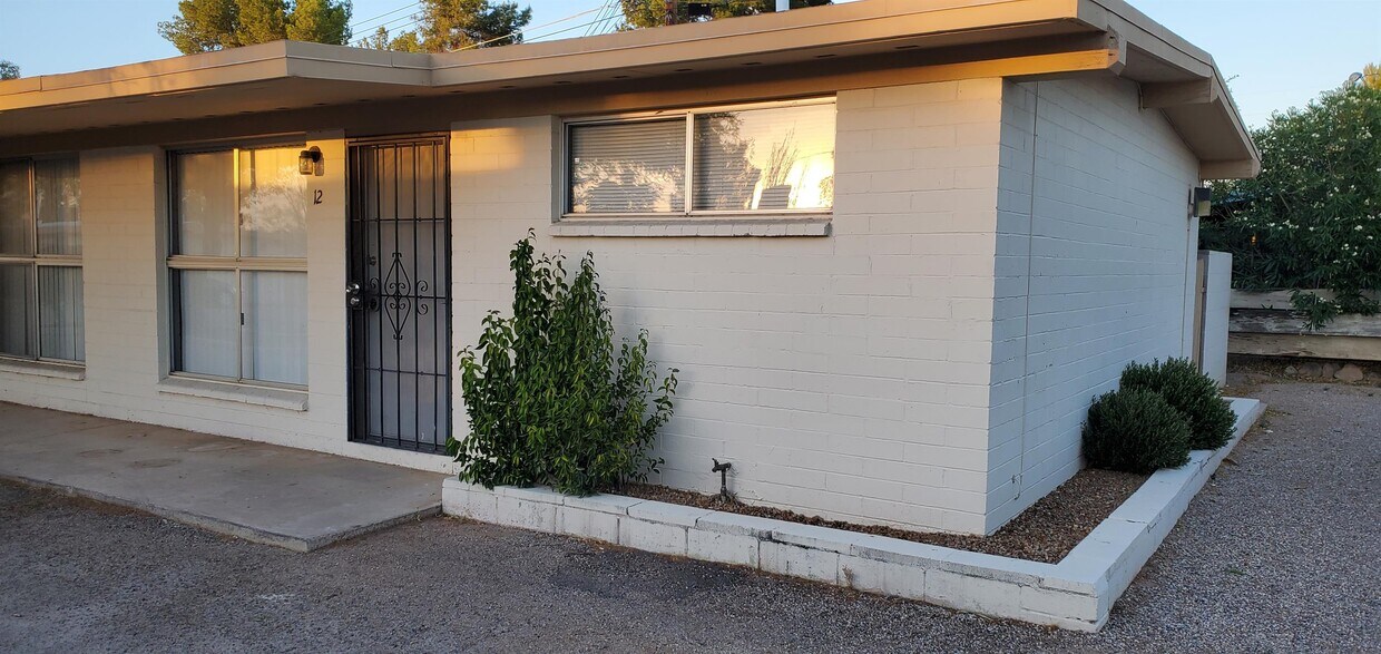 Foto principal - 3423 E Flower St