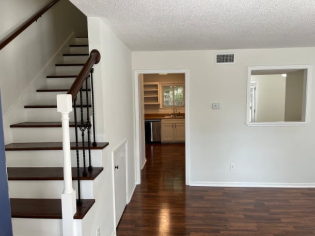 Building Photo - 3344 Oak Trees Ct