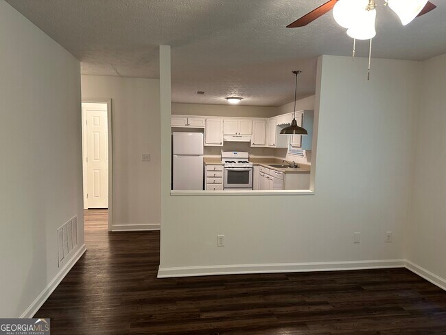 Building Photo - 5894 Summerglen Ln