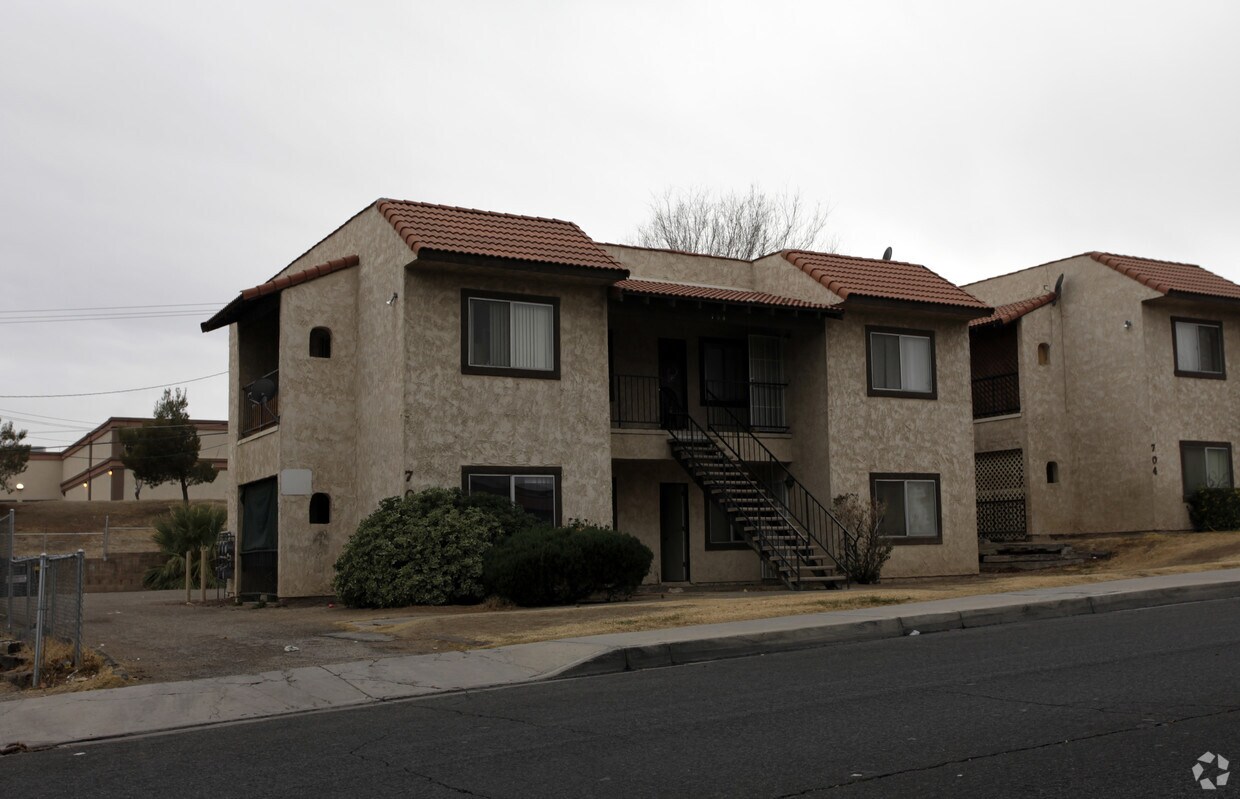 Primary Photo - 708 E Virginia Way