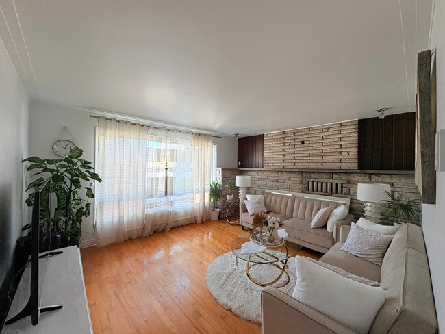 Building Photo - 8570 Rue De Teck