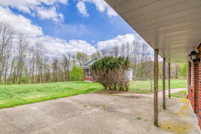 Foto del edificio - 353 Candlestick Hill Rd