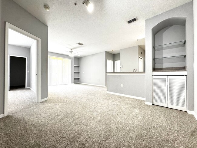 Photo - Renovated 2/2 Condo located in Visconti! - New Carpet