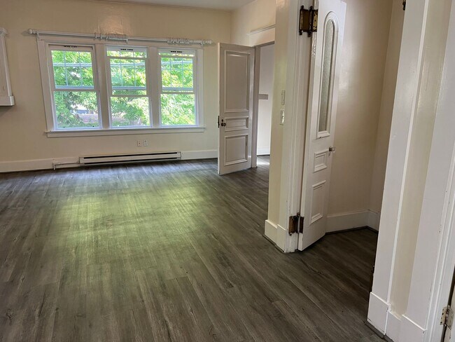Building Photo - 12 Bedroom 8 1/2 Bathroom plus parking and...