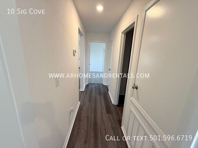 Building Photo - 10 Sig Cove