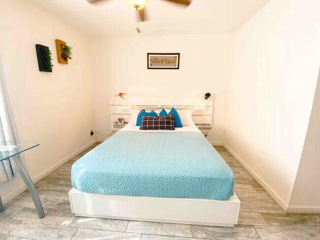 Foto del edificio - 1215 E Lemon St