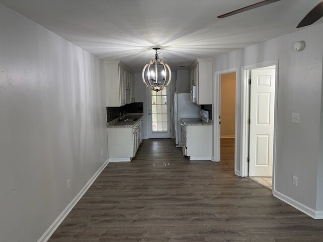 Building Photo - 2052 Darnell Cir