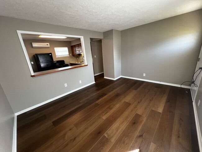 Sala de estar - 5310 E Main St