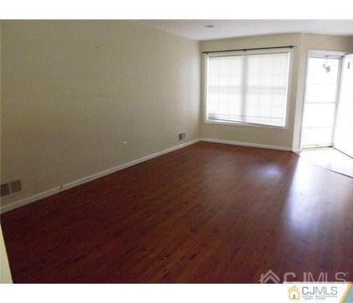 Foto del edificio - 18 Lakeview Dr