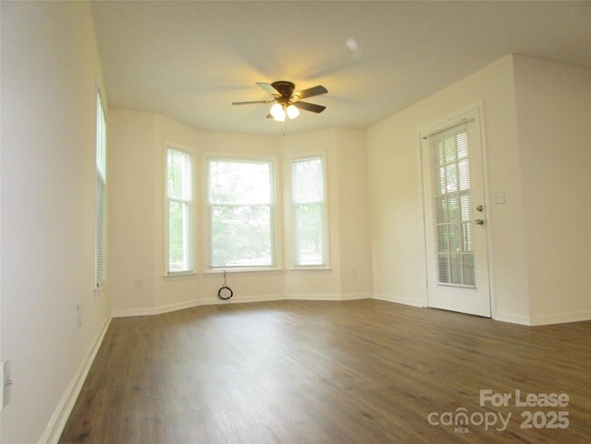 Building Photo - 10240 Rose Meadow Ln