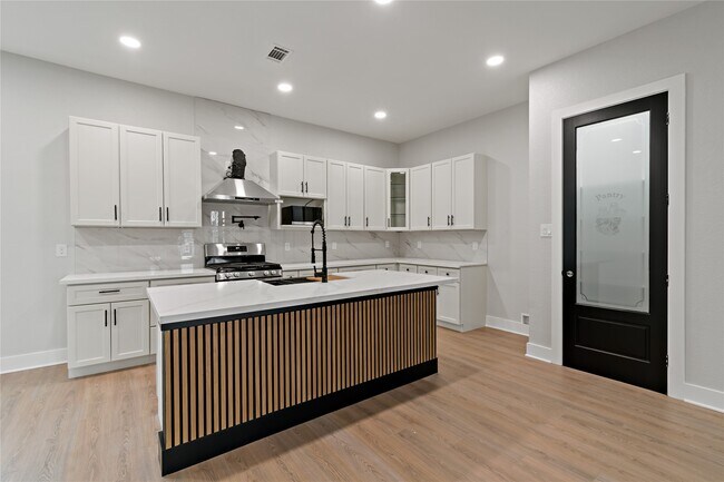 Foto del edificio - 1007 E 33rd St