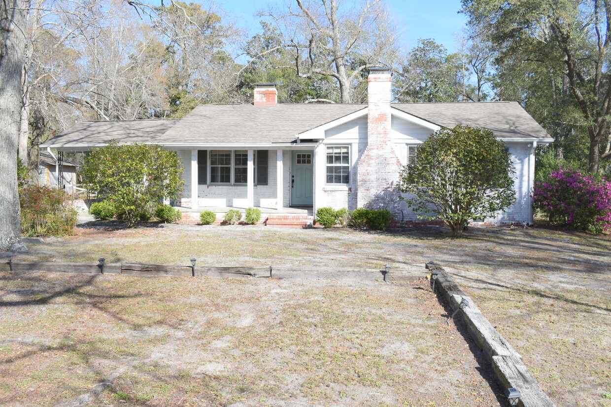 Primary Photo - 3447 Masonboro Loop Rd
