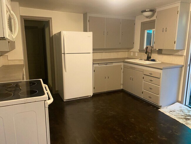 Building Photo - Cute 2 bedroom, 1 bath home