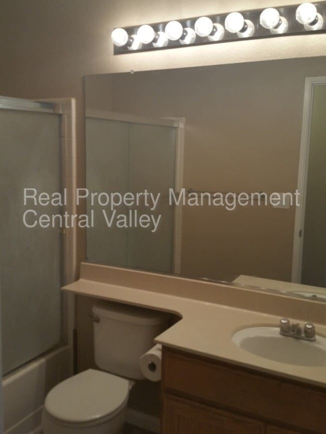 Building Photo - 2950 S Rose Brook Dr