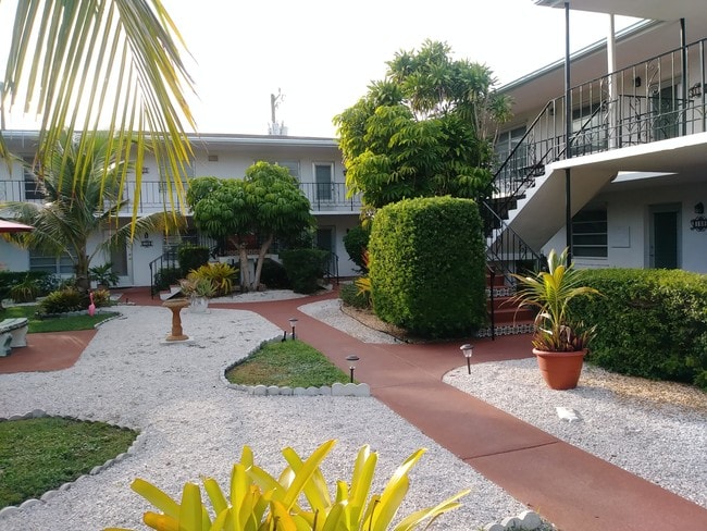 Building Photo - 709 N M Street 205