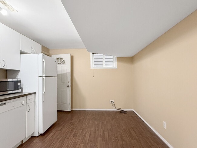 Photo du bâtiment - 5016-521A Street Southwest - Lower St