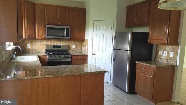 Building Photo - 2300 Forsythia Dr