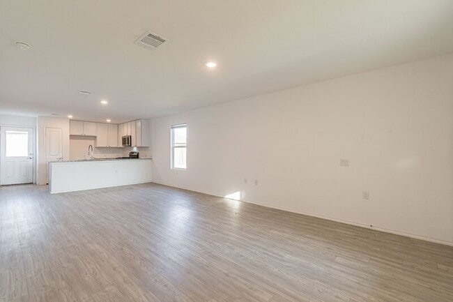 Building Photo - 5602 Willow Breeze