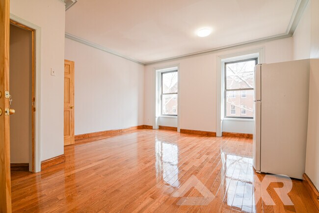 Foto del edificio - 372 Grand Ave