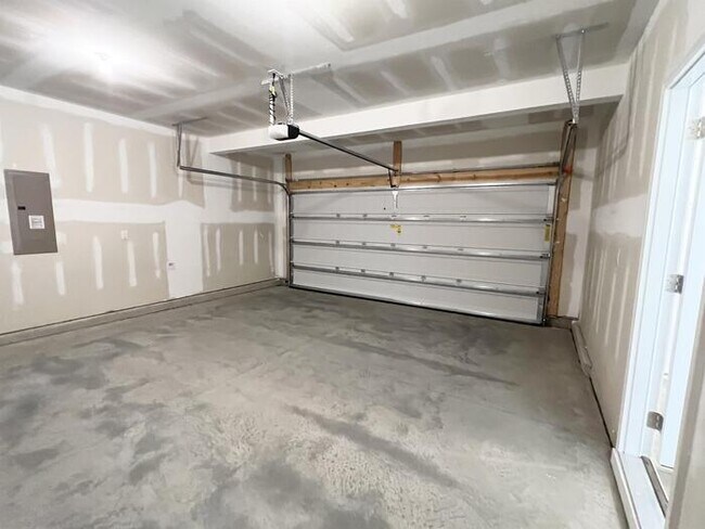 Foto del edificio - 324 Highview Dr